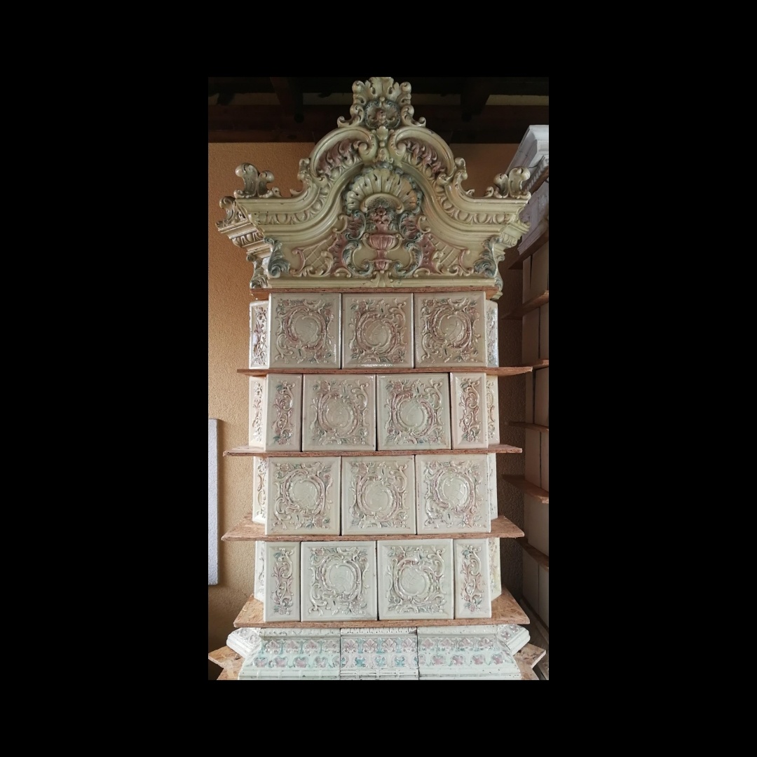 Kamna Kachlova Starozitná - 7