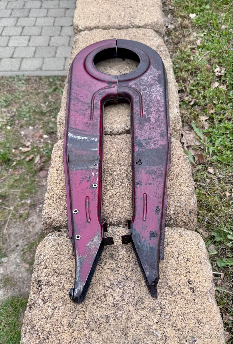 ČZ 125 175 250 - kryt řetězu - 7