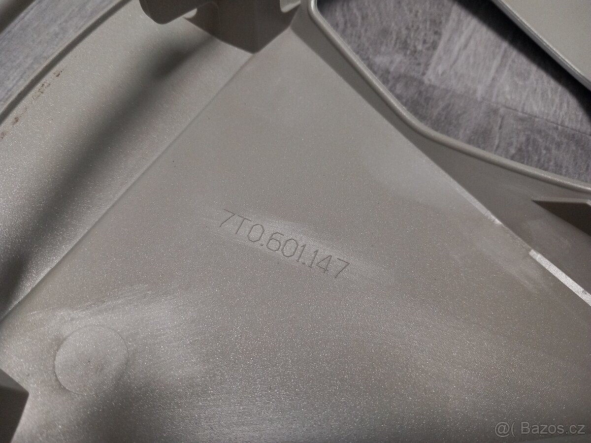 Poklice Vw, 7T0 601 147, NOVÉ - 7