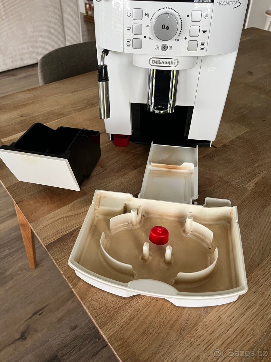 Plne funkčný automatický kávovar Delonghi - 7