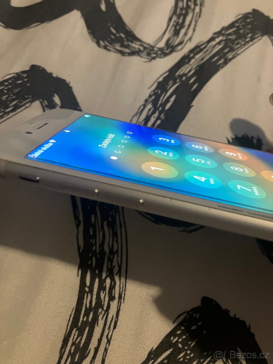 iPhone 8 silver 64gb není plně funkční - 7