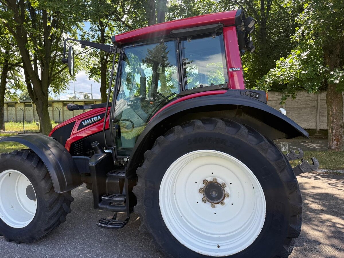 Zemědělský traktor Valtra N103. Výkon 110 koní. Rok výroby 2 - 7