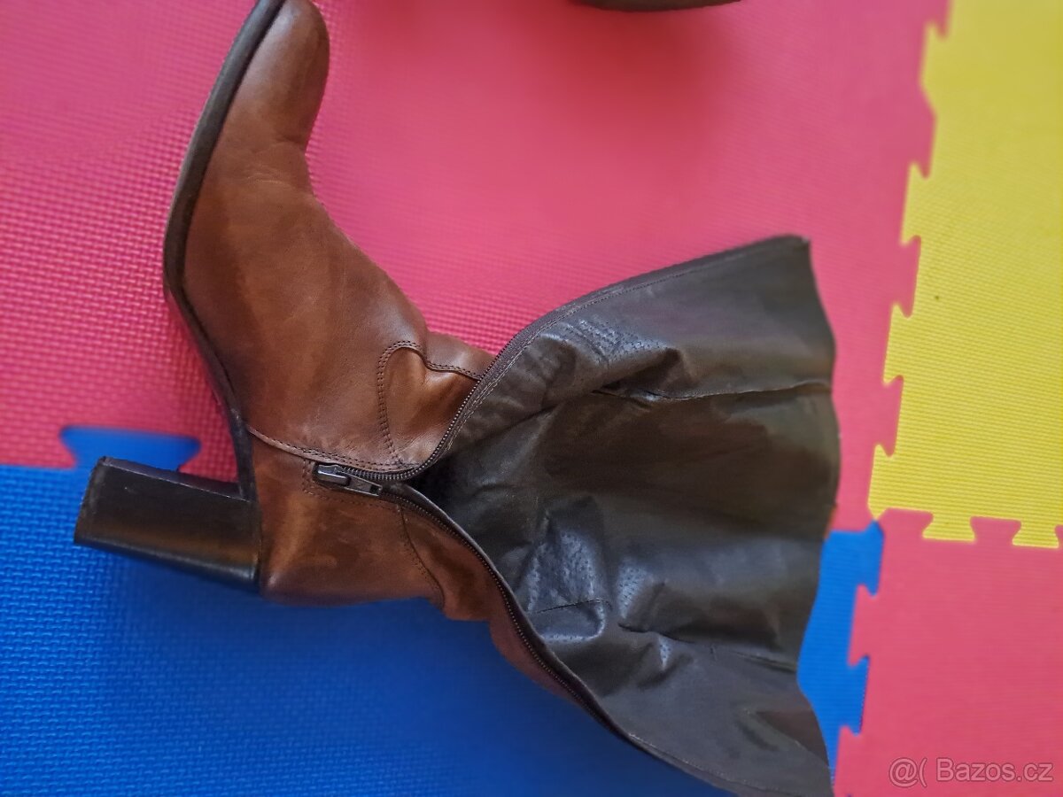 Dámské hnědé kozačky velikost 41 - 7