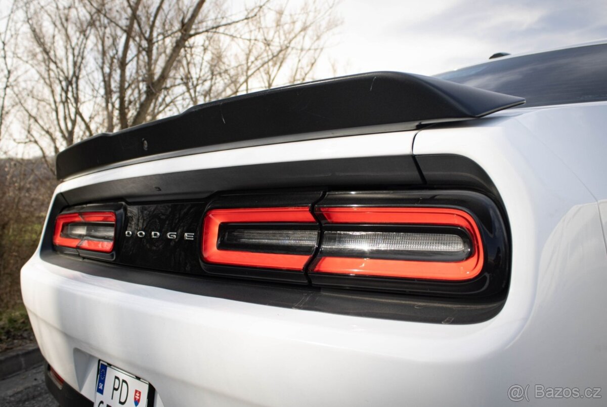 Dodge Challenger 5,7 HEMI RT - 7