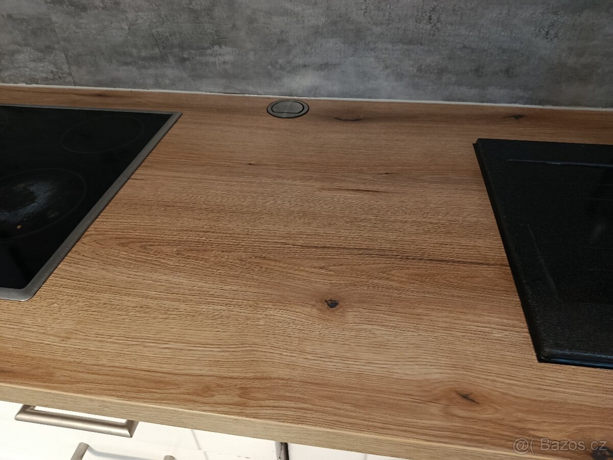 Krásná bílá (téměř plně vybavená) kuchyň - 7