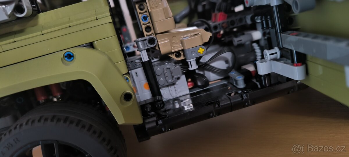 Lego 42110 Land Rover Defender - RC- motorizováno - 7