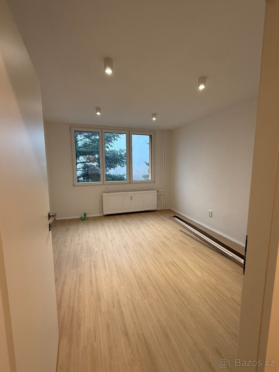 Pronájem bytu 3+1 s balkonem, 81m2, Studená - 7