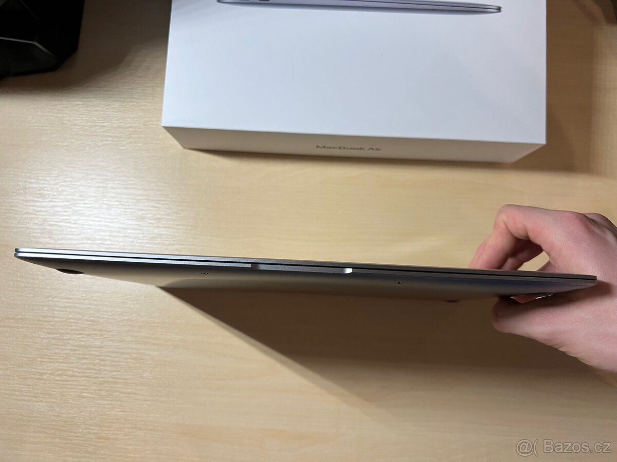 MacBook Air M1 (16 GB / 512 GB / 8jádrové GPU) - 7