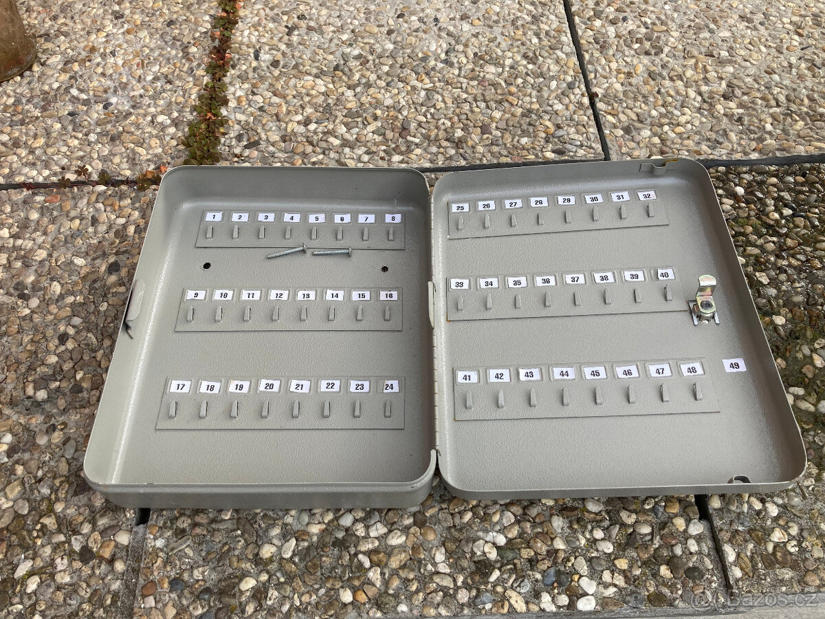 Skříňka na klíče nástěnná za 300 kč - 7