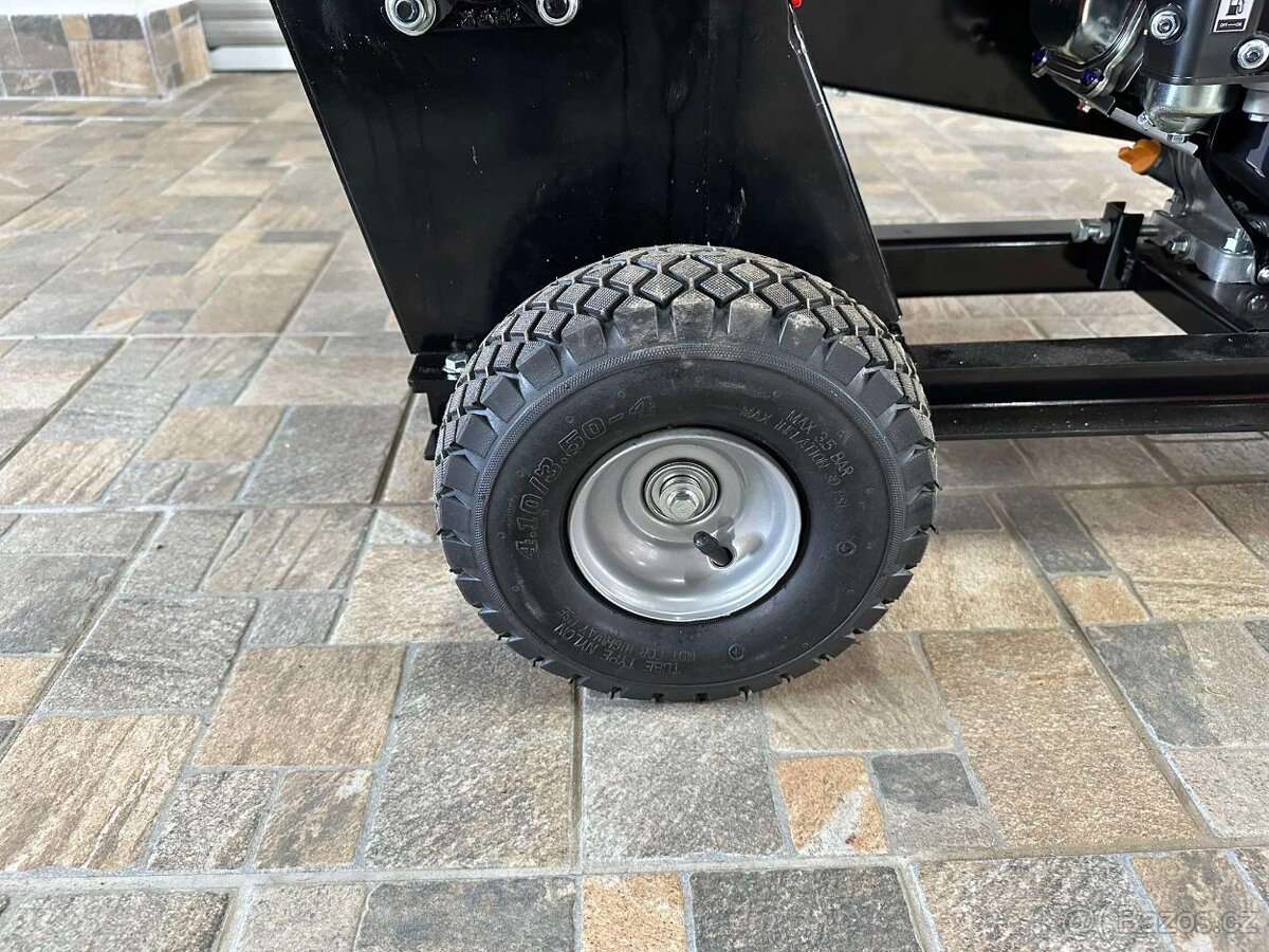 Motorový štěpkovač a drtič větví ATHOS 1005 - 7