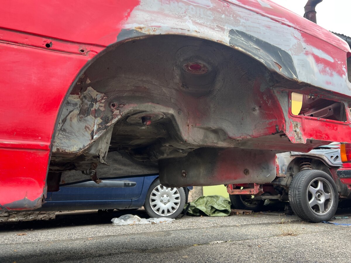 BMW E36 Coupe karoserie - 7