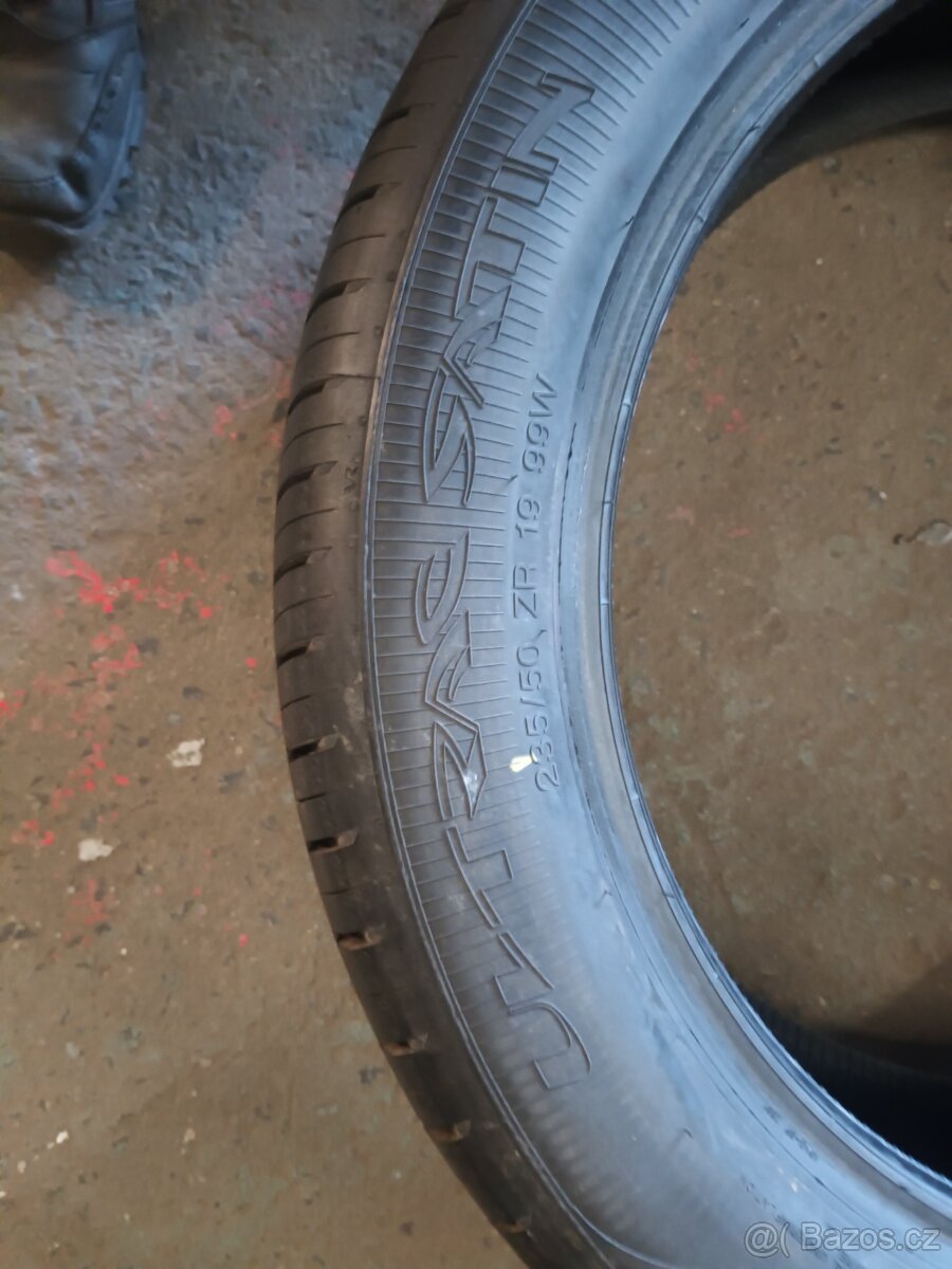 2xletní pneu 235/50/19.Vredestein. - 7