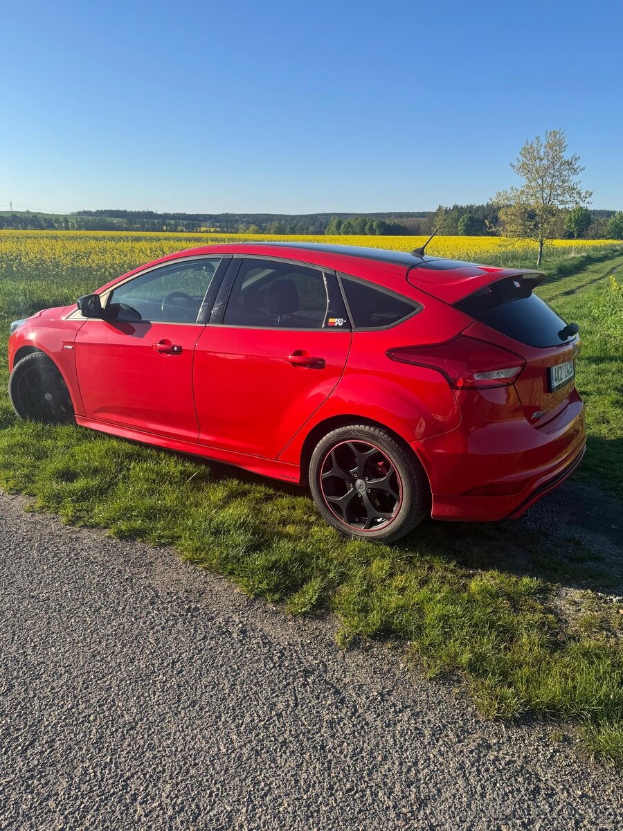 Ford Focus, Focus ST-line Red&Black - 7