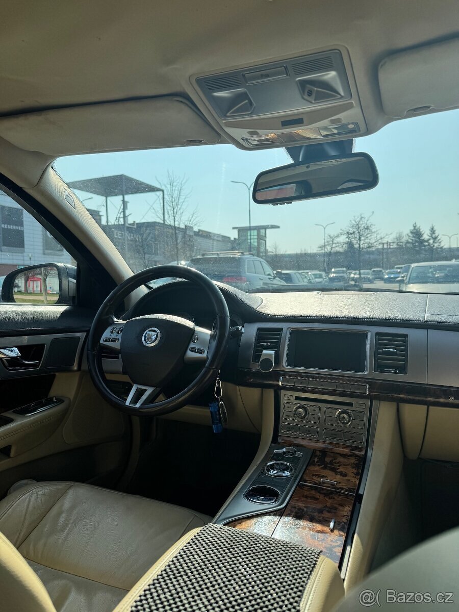 Jaguar XF 3.0D - 7