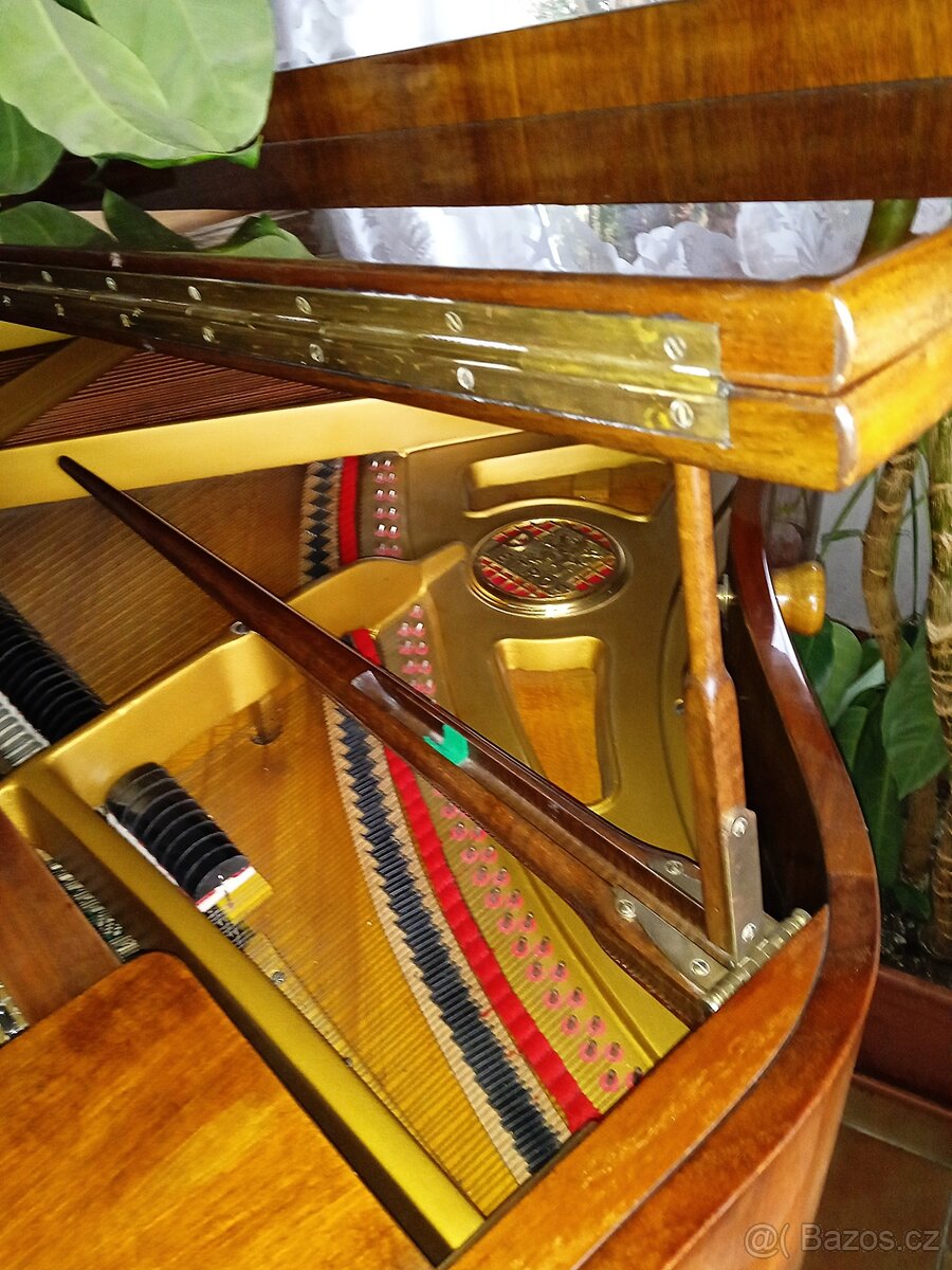 Klavír křídlo Petrof model V - 7