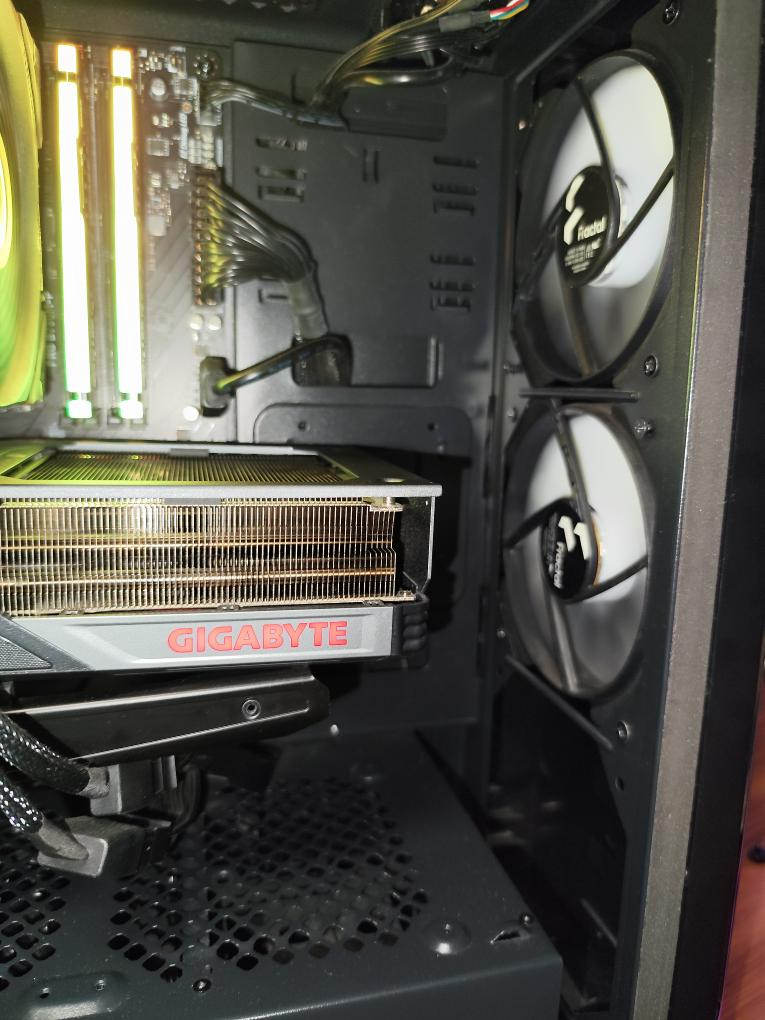 HERNÍ PC - i5-13600KF / RTX 4070 / 32GB DDR5 / 2TB - 7