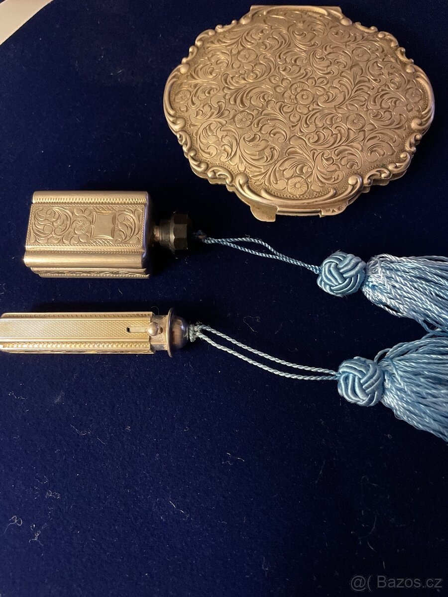 STŘÍBRNÁ souprava,pudřenka flakon a rtěnka,puncováno - 7