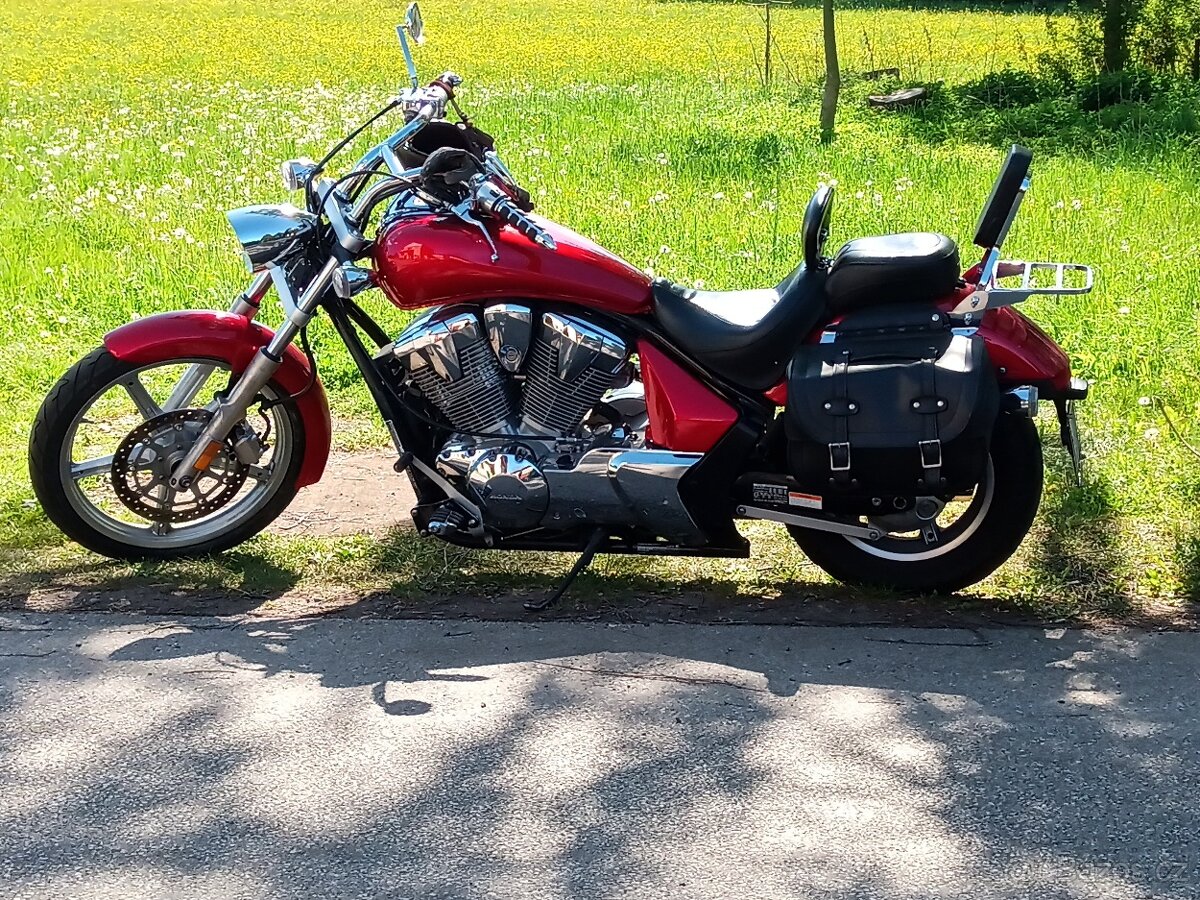 Honda vt 1300cs Sabre - 7