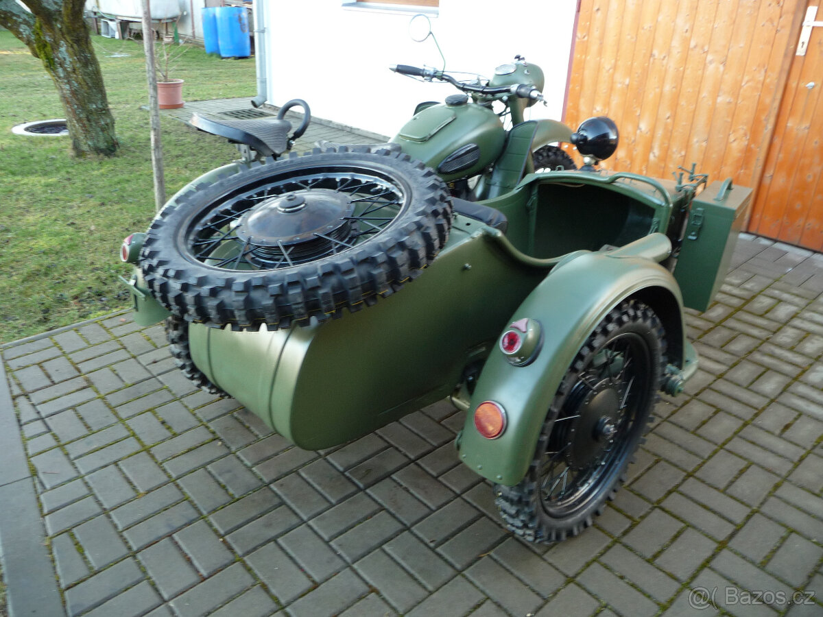 Dněpr Ural K 750 první vzácný typ,přechod z M 72 bílé spz+TK - 7