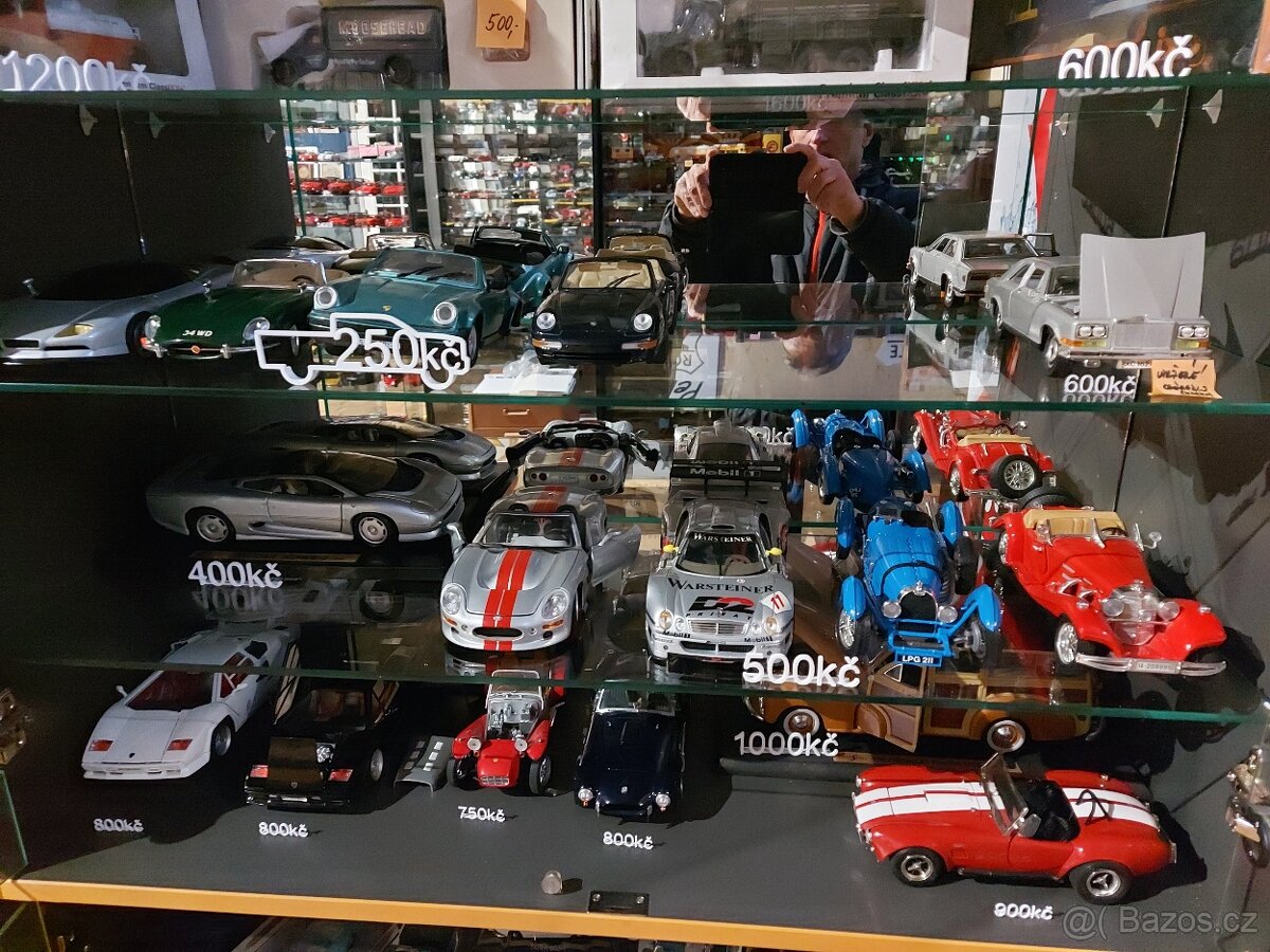 Modely automobilů 1:18 - 7
