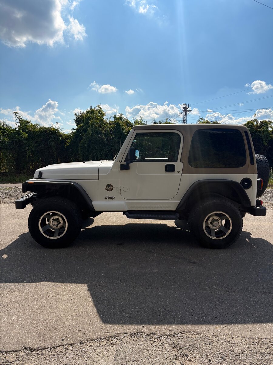 Jeep Wrangler 4.0 L6 automat - 7