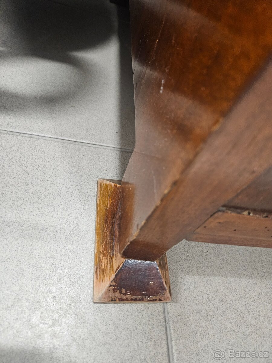 Starožitná kredenc - 7