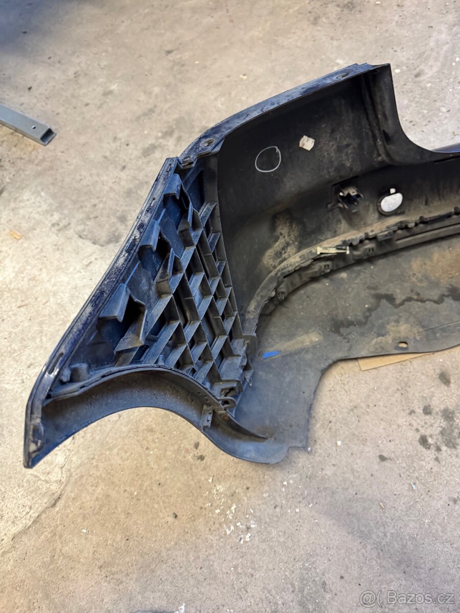 VW Touran 2010, zadní nárazník - 7