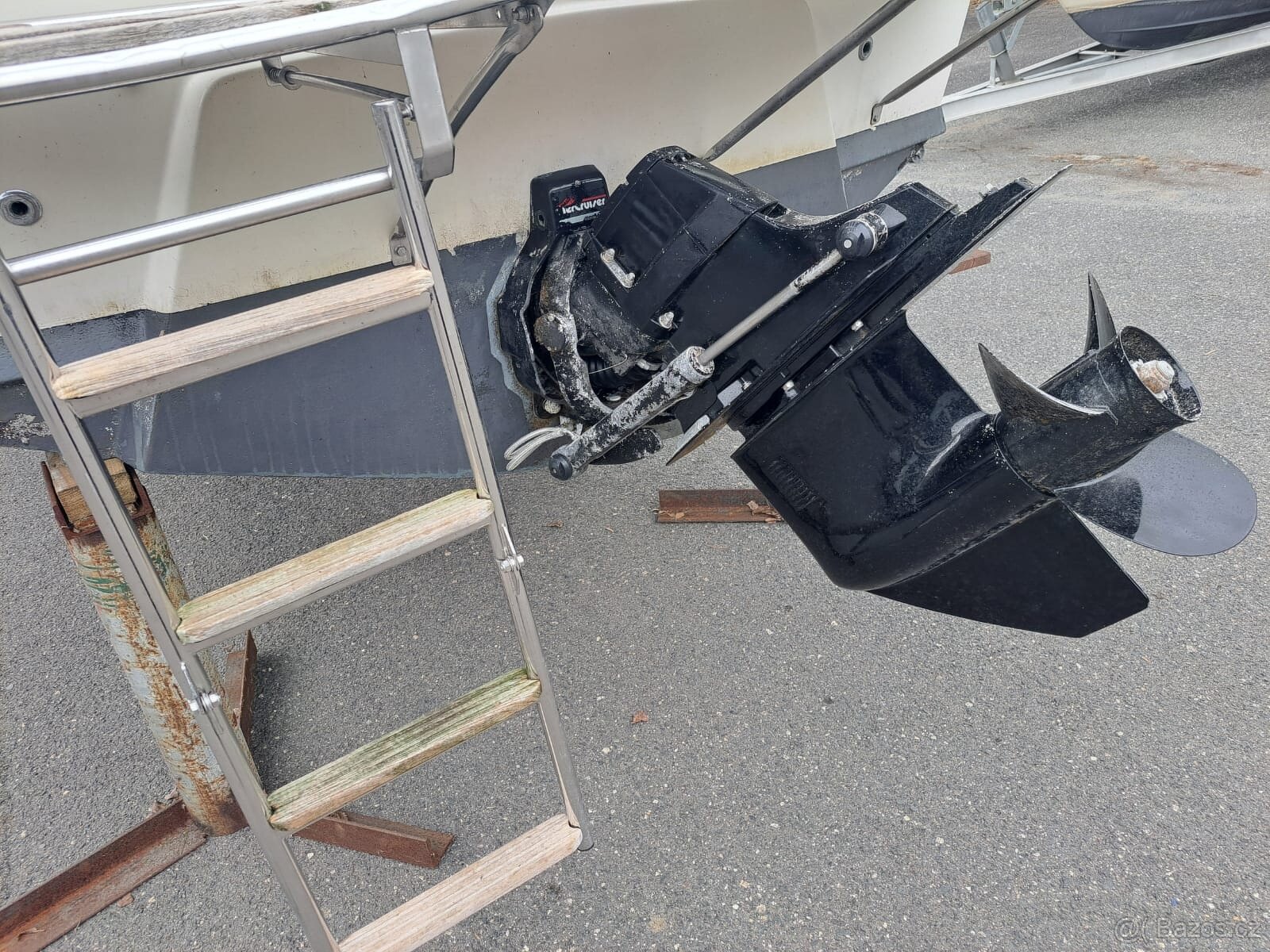 Rybářská loď s kajutou Bertram 25 - 7