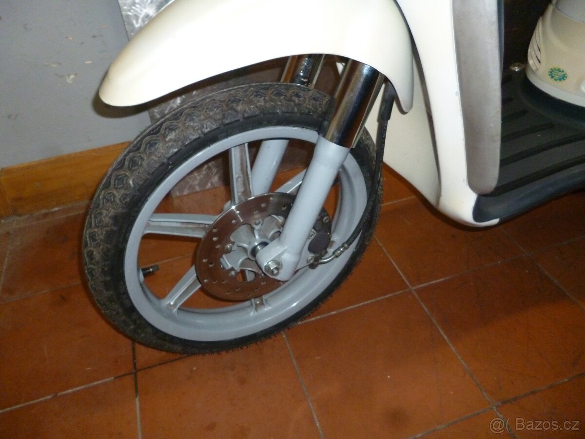 Piaggio Liberty 150. Najeto 24 600km. Rok 2001 - 7