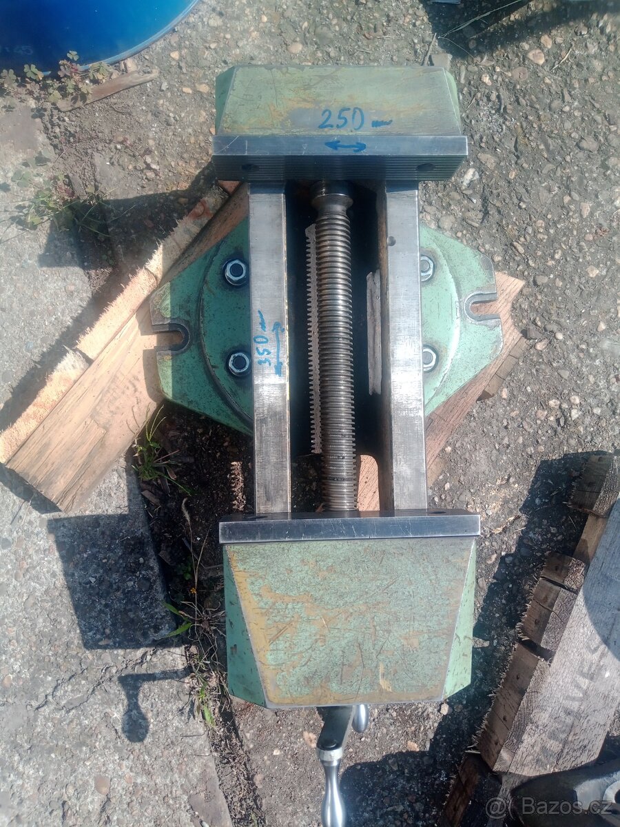 Strojní svěrák 250mm - 7