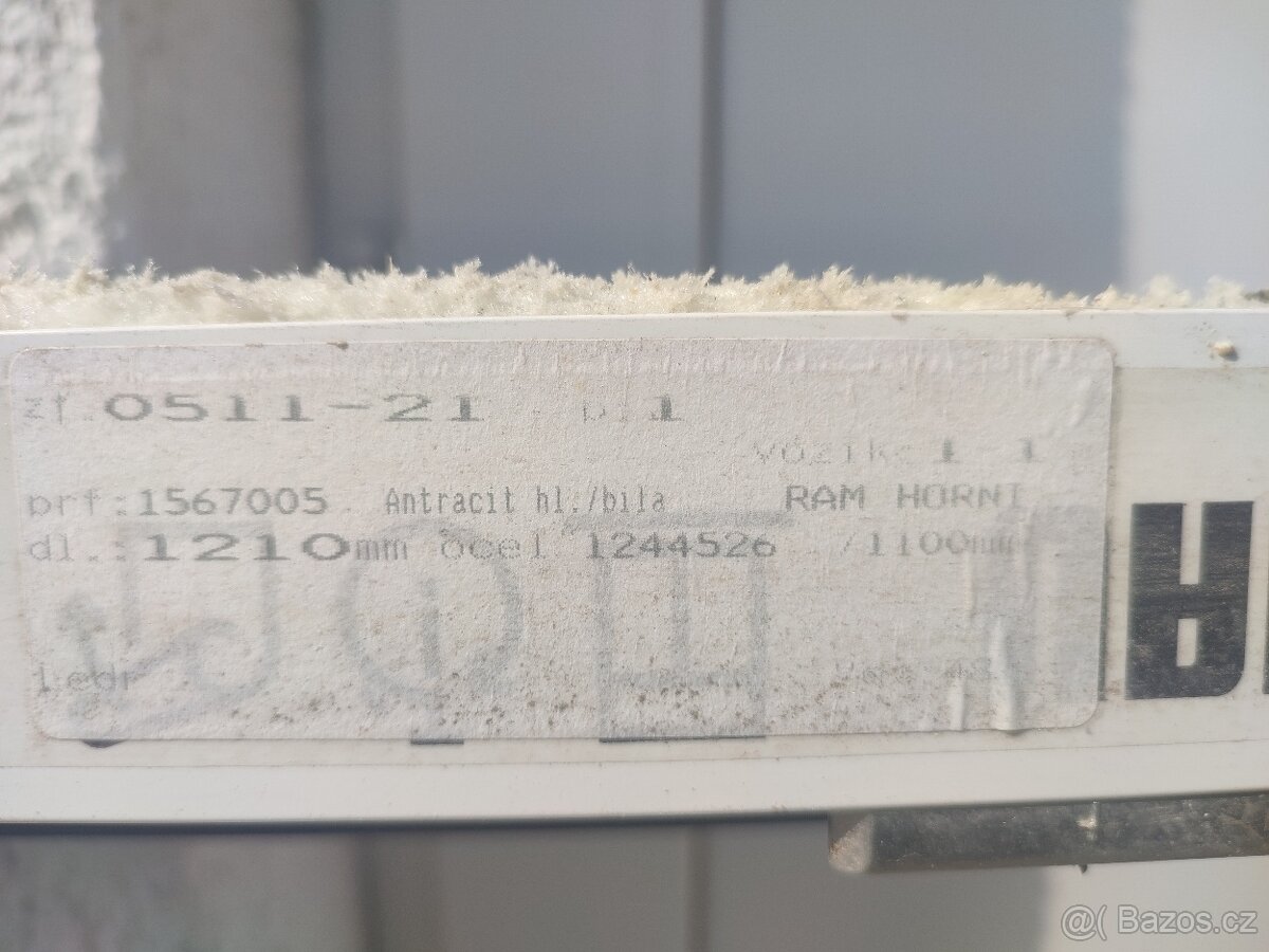 Značkové plastové okno antracit, bílá - 7