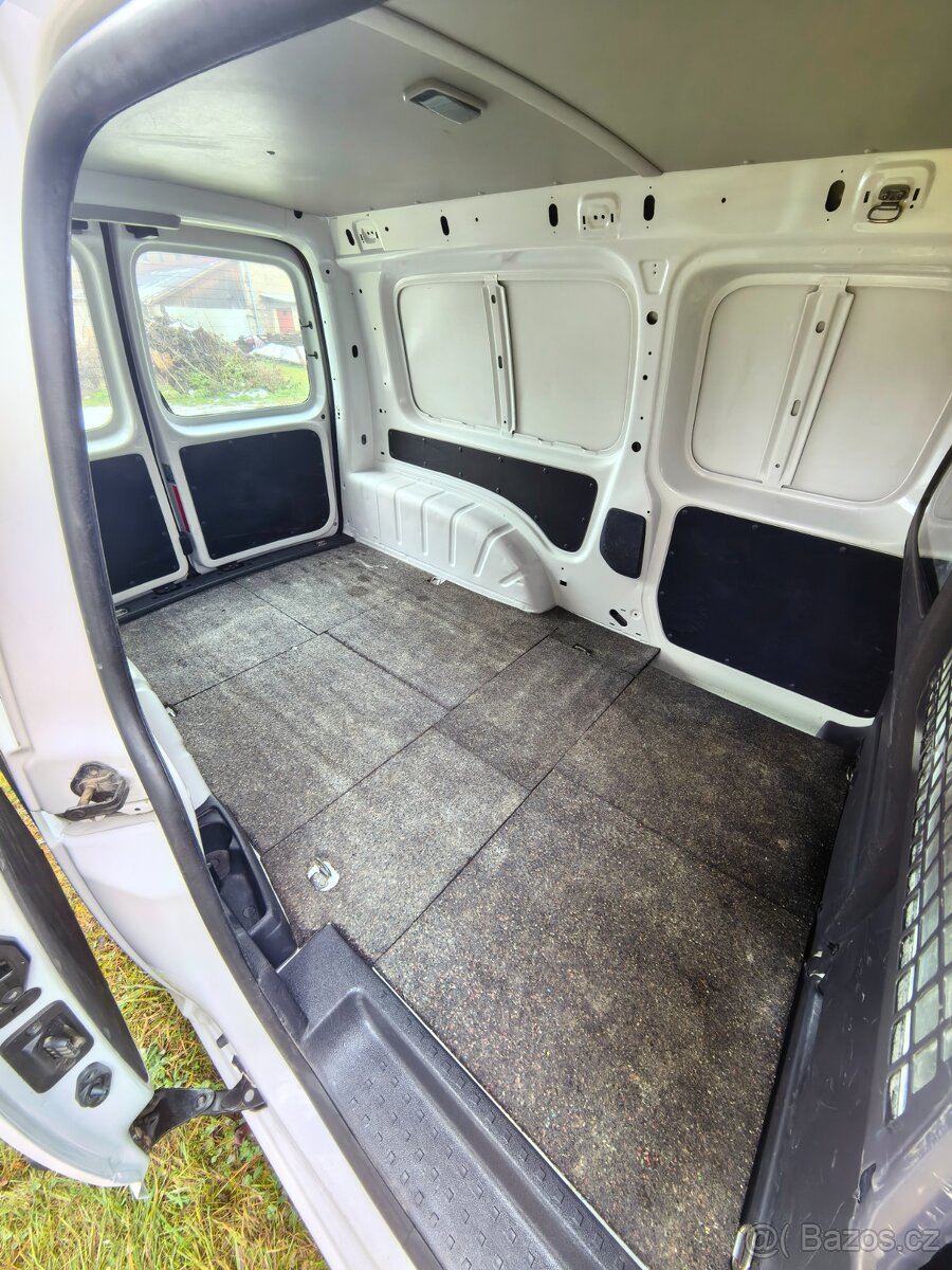 VW Caddy MAXI (long) 2.0 Tdi, 6 kvalt, výhřev, klima - 7