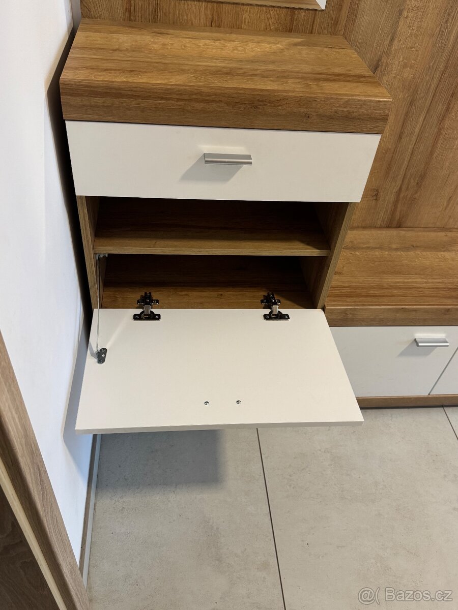 Předsíňová stěna - 7