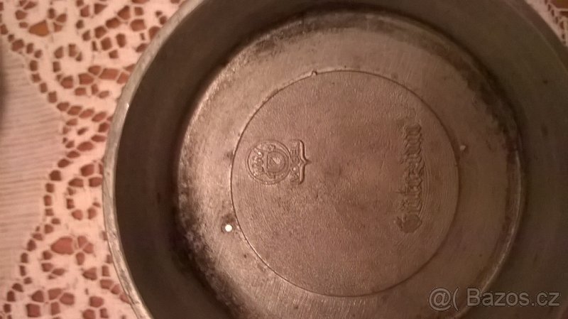 Cínové pohárky (koštovky), s cín. tácky a korbel - sada - 7