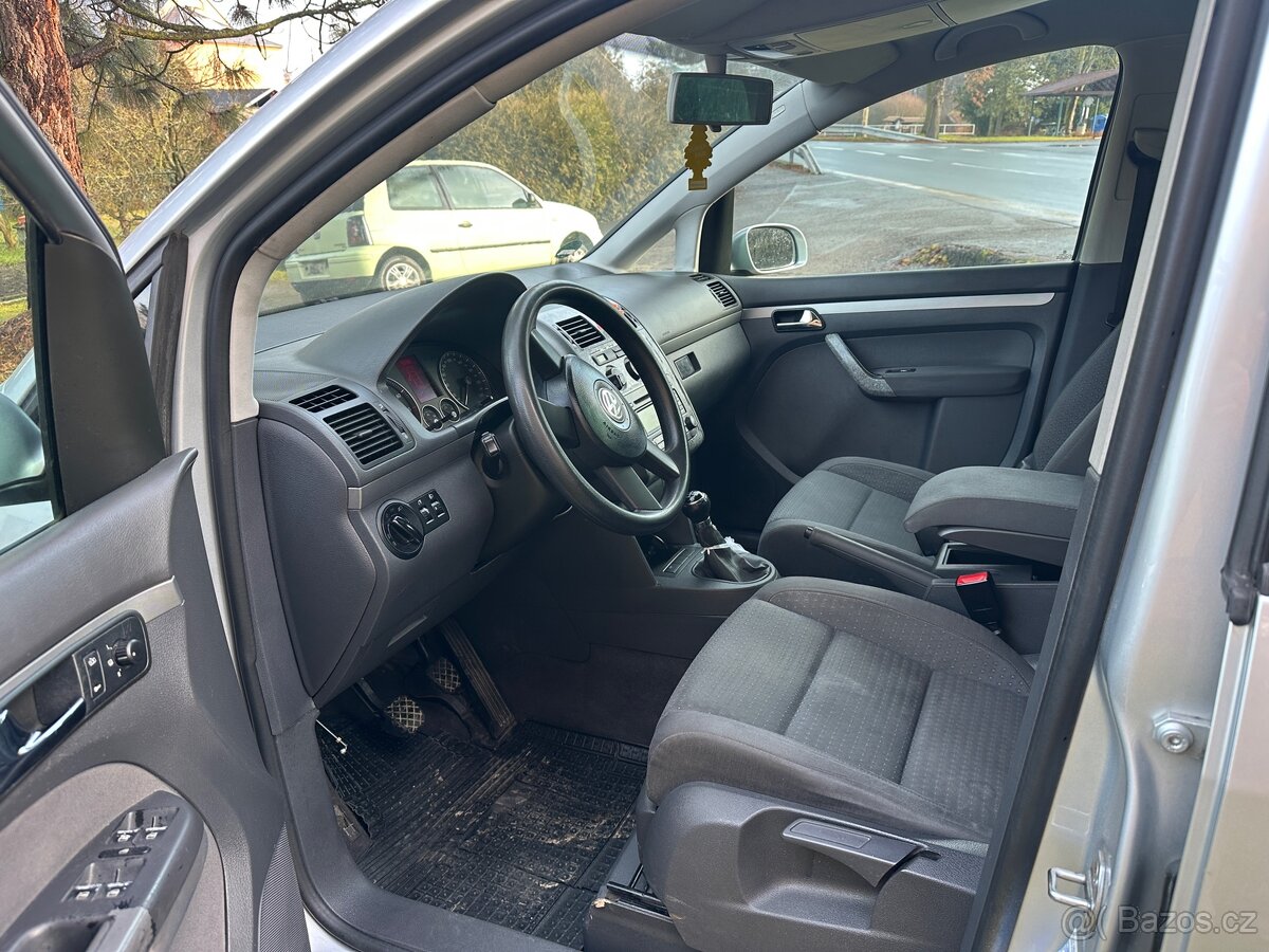 Volkswagen Touran 2.0 benzín, 110 kW, 2004 - 7