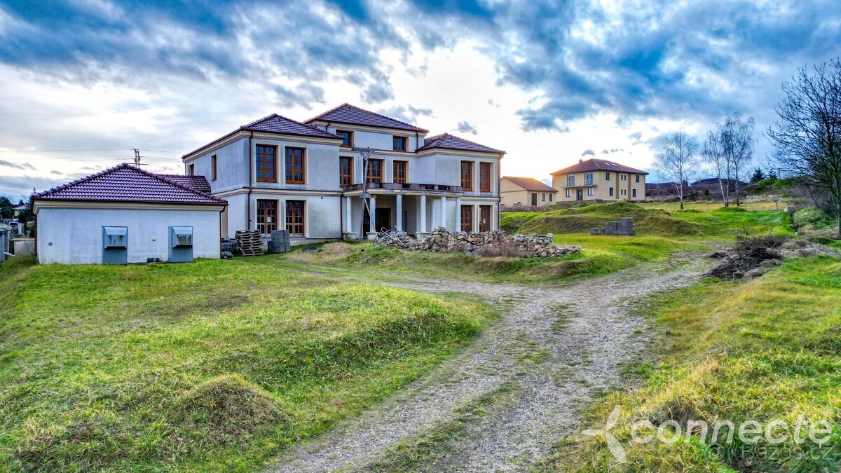 Velkorysý dům 9+kk s užitnou plochou 697 m2 Bezděkov u Žatc - 7