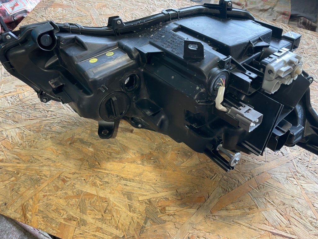 levé přední světlo LEXUS CT200h - 7