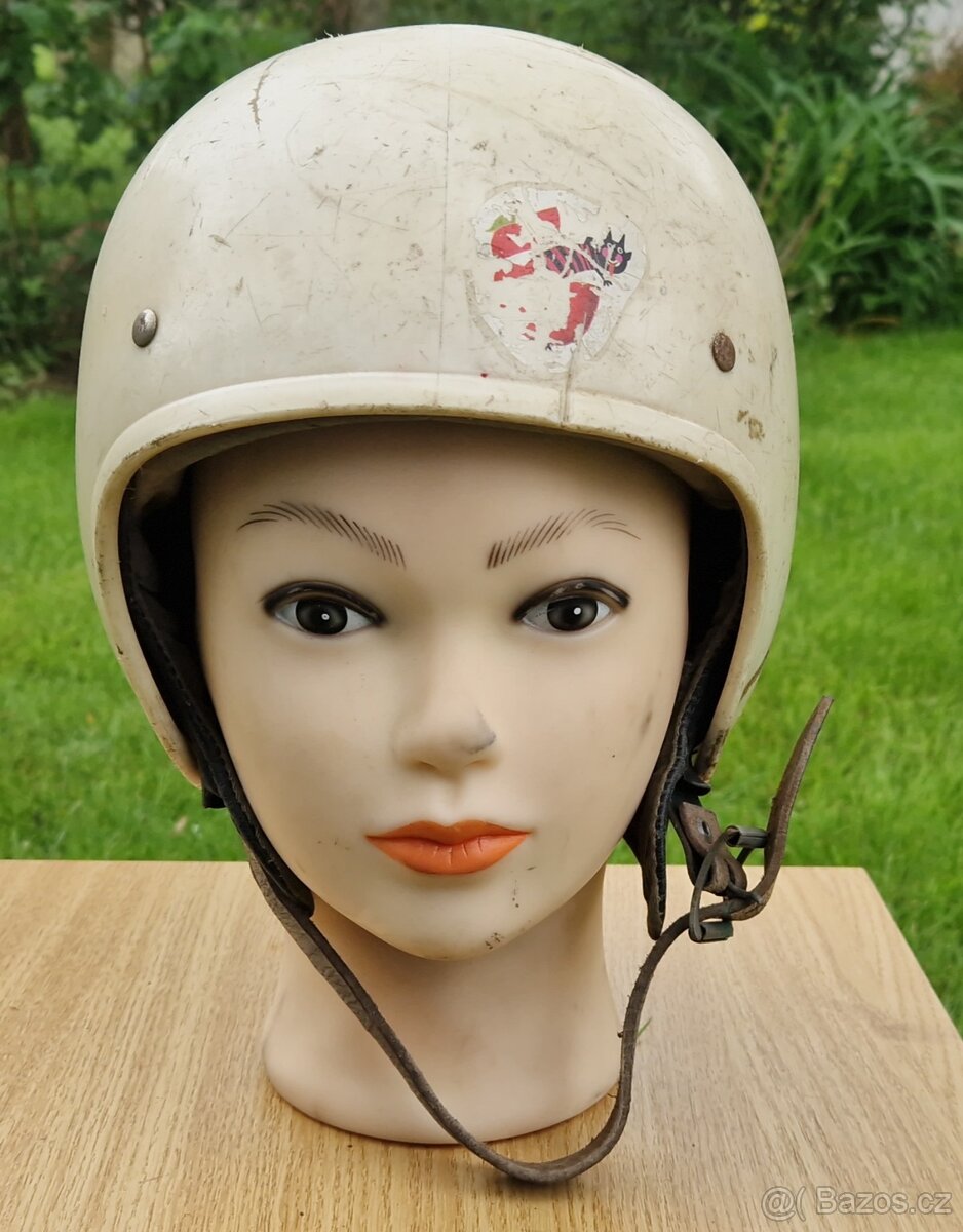 Helma,přilba hříbek,kokosák aj.- 3 ks a brýle - zachovalé - 7