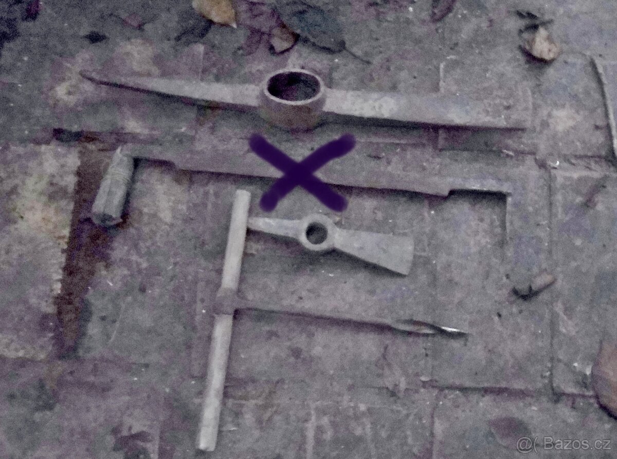 Kosa, ruční nářadí, ochranné štíty, kramle, sekerky - 7