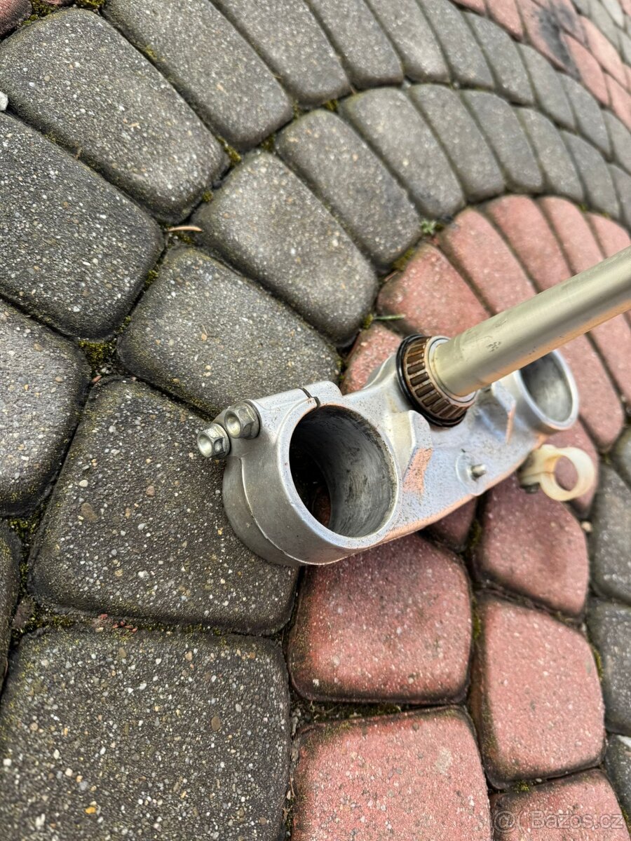 držáky vidlic horní a dolní můstky zavěšení honda cr 125 - 7