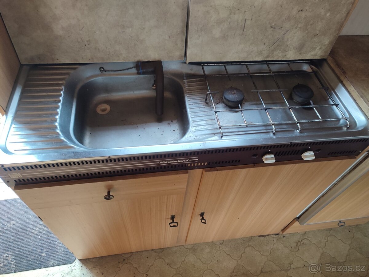 karavan LMC , palandy , šířka 2,5m. SUCHÝ - 7