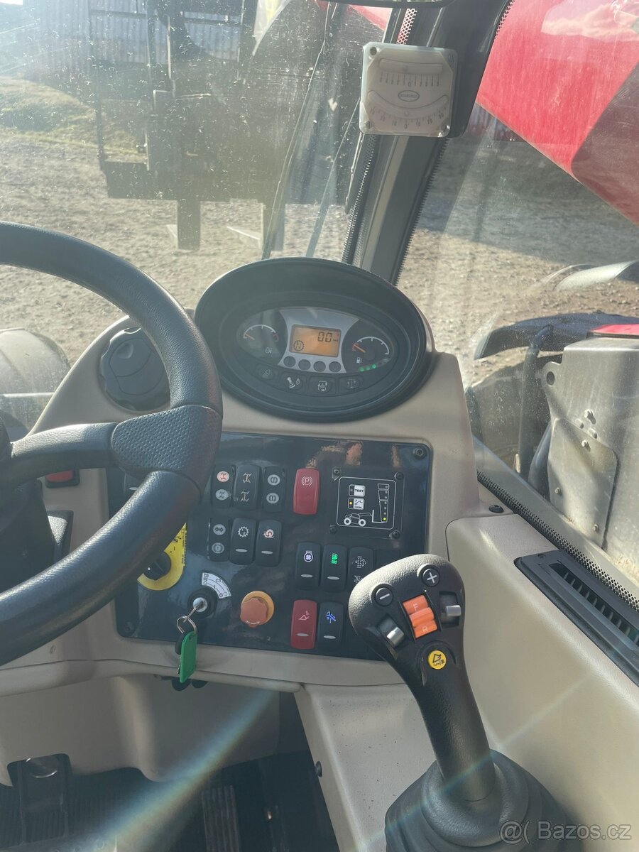 Teleskopický manipulátor Massey Ferguson TH 7038 - 7