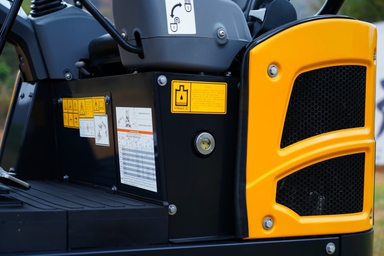 Minibager YUCHAI U18 Premium 1800 kg - 7