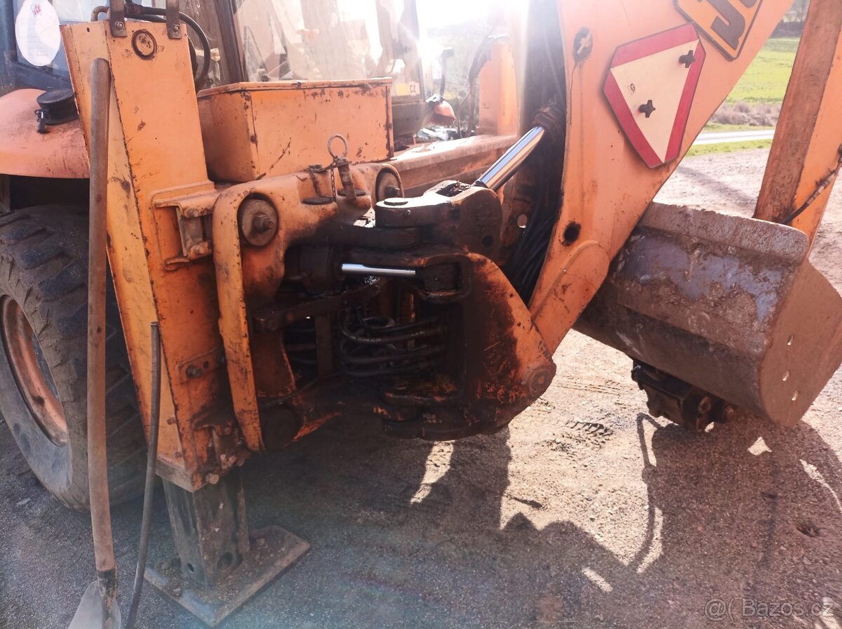 Traktor bagr JCB 2CX - 7