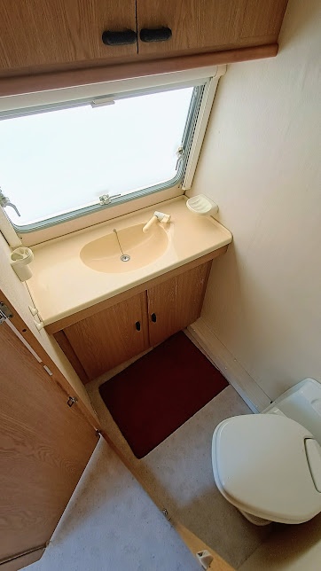 Avento 420TL premier, předstan, TV, WC - 7