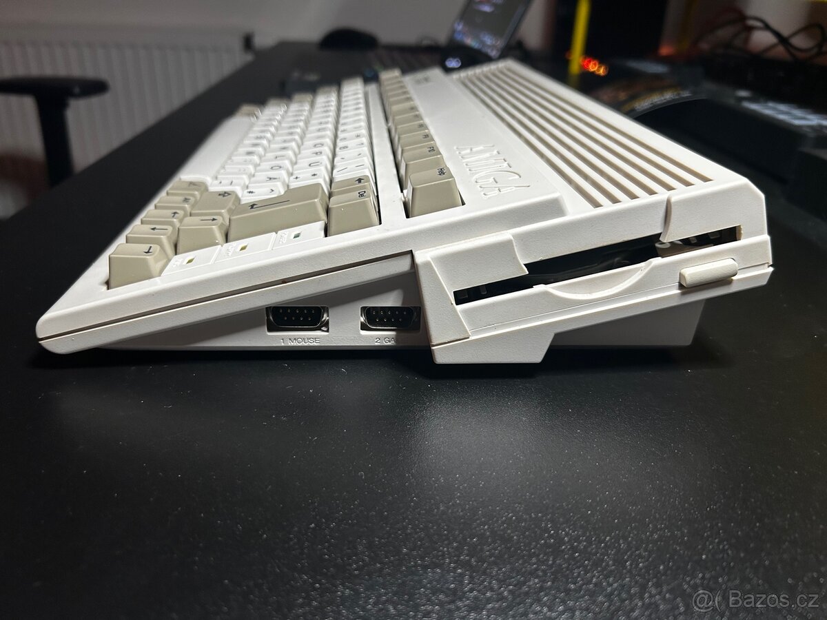 Commodore Amiga 600HD + příslušenství, originální krabice - 7