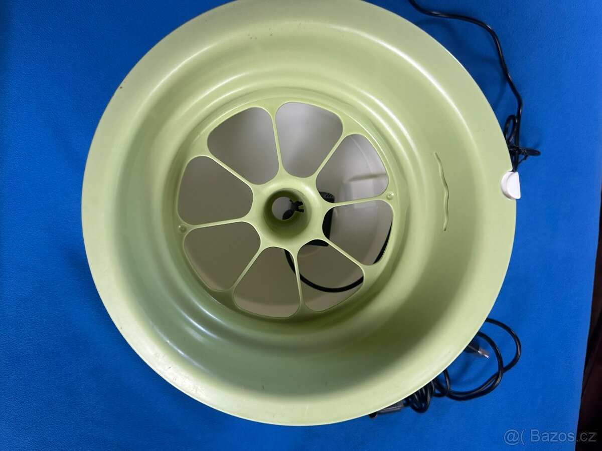 Fontánka na pití pro psy a kočky velká 3l - 7