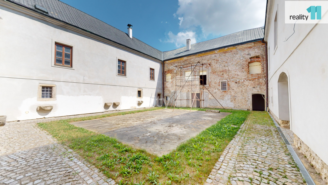 Historická tvrz v centru Města Dačice - 7