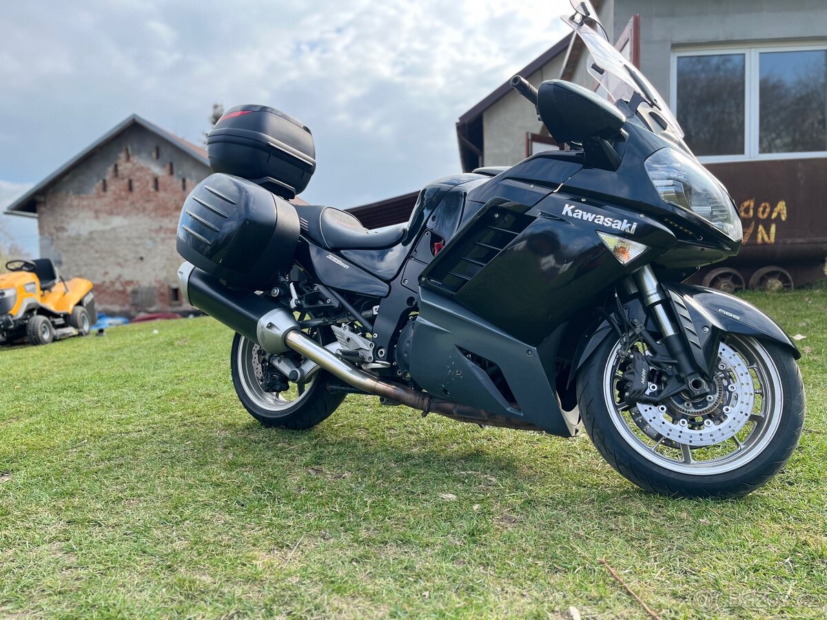 Kawasaki 1400 GTR - 7