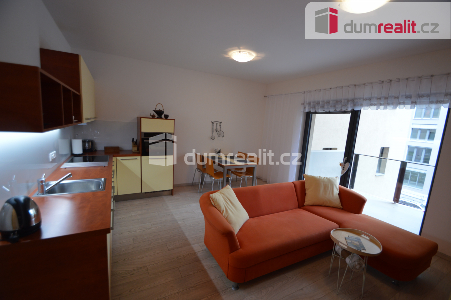 Pronájem 3+kk 70 m2 P8 Karlín balkon novostavba garážové stá - 7